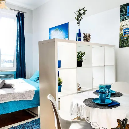 Next To Wawel Castle, Vistula River & Old Town Cracow * קרקוב