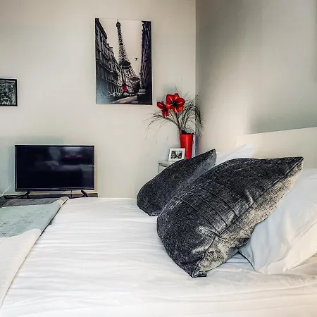 Next To Wawel Castle, Vistula River & Old Town Cracow Daire Krakow