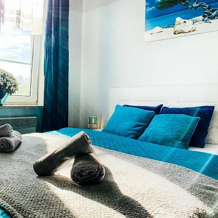 Next To Wawel Castle, Vistula River & Old Town Cracow Daire