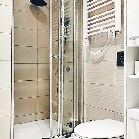 Next To Wawel Castle, Vistula River & Old Town Cracow Daire *