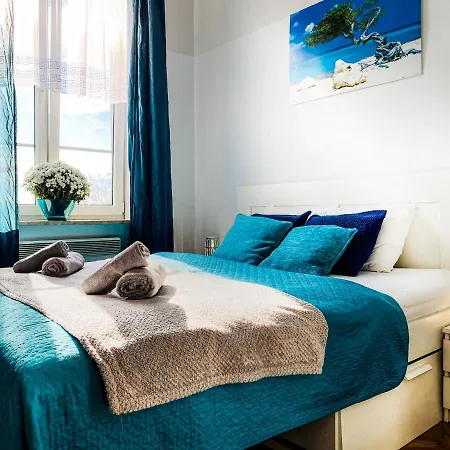 Next To Wawel Castle, Vistula River & Old Town Cracow *