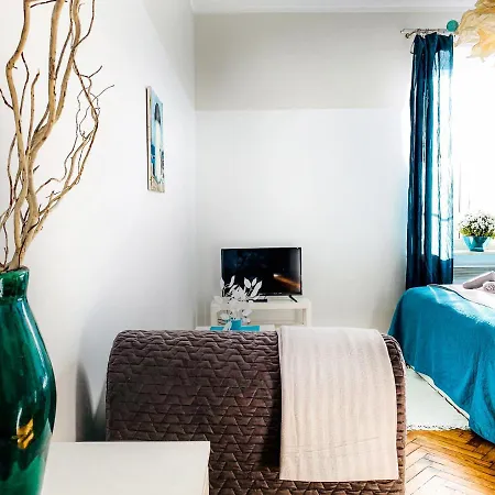 Next To Wawel Castle, Vistula River & Old Town Cracow Daire