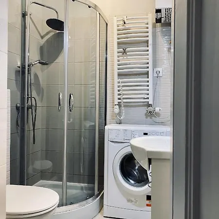 Next To Wawel Castle, Vistula River & Old Town Cracow Daire