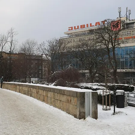Next To Wawel Castle, Vistula River & Old Town Cracow * Краков