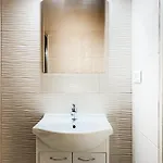 Next To Wawel Castle, Vistula River & Old Town Cracow * كراكوفيا