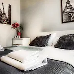 Next To Wawel Castle, Vistula River & Old Town Cracow شقة