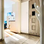 Next To Wawel Castle, Vistula River & Old Town Cracow شقة
