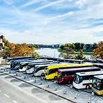 Next To Wawel Castle, Vistula River & Old Town Cracow * كراكوفيا