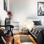 Next To Wawel Castle, Vistula River & Old Town Cracow * كراكوفيا