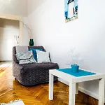 Next To Wawel Castle, Vistula River & Old Town Cracow كراكوفيا