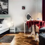 Next To Wawel Castle, Vistula River & Old Town Cracow شقة