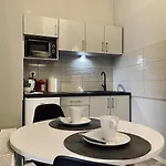 Next To Wawel Castle, Vistula River & Old Town Cracow شقة