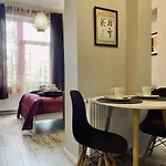 شقة Next To Wawel Castle, Vistula River & Old Town Cracow كراكوفيا